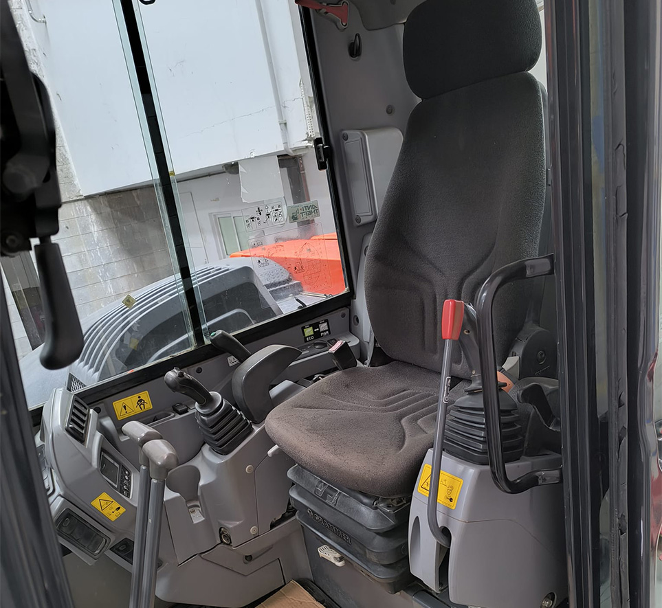 EXCAVADORA KOMATSU PC210-8 NLC_02