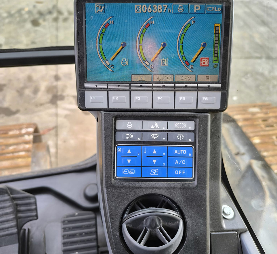 EXCAVADORA KOMATSU PC210-8 NLC_03