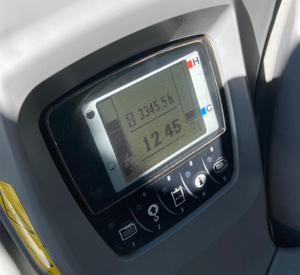 EXCAVADORA KUBOTA KX080-4_03