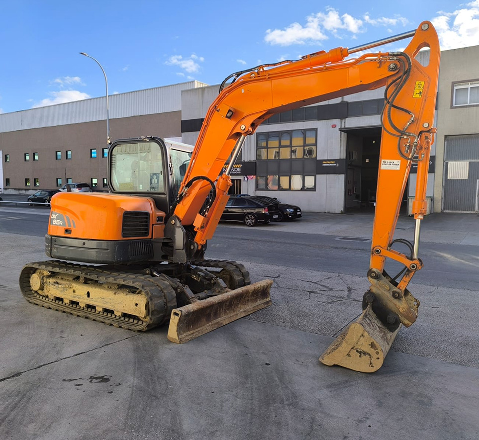 MIDIEXCAVADORA DOOSAN DX85R-3_01