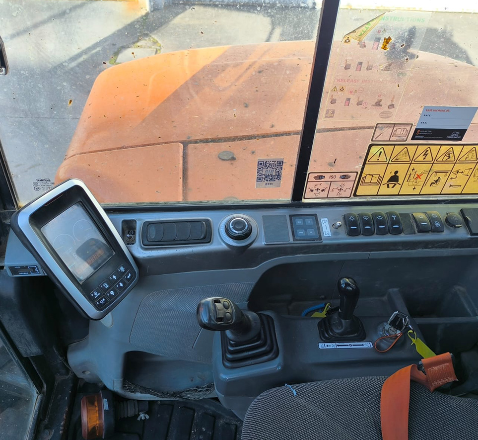 MIDIEXCAVADORA DOOSAN DX85R-3_03